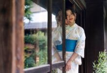 japonė tradiciniais drabužiais
