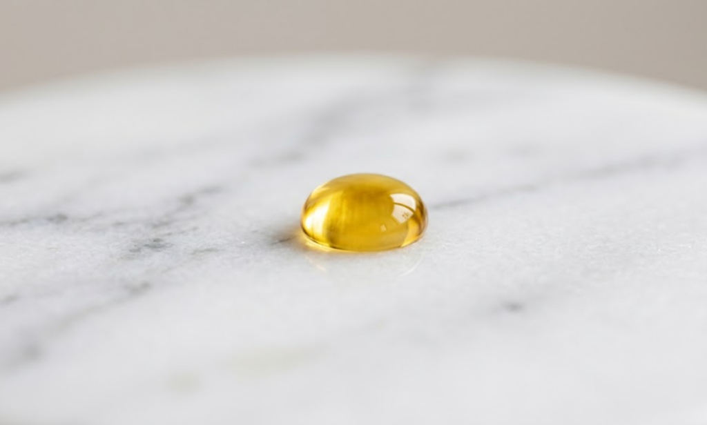 aliejaus lašas ant marmurinio paviršiaus