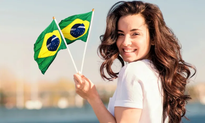 moteris su Brazilijos vėliavėlėmis