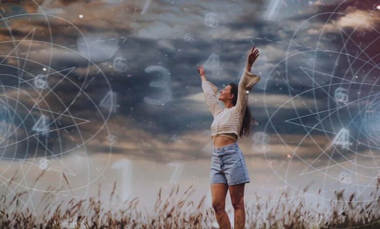 Mergina zodiako aplinkoje