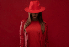 raudonos spalvos skrybelė