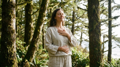 moters stovi miške ir mėgaujasi ramybe